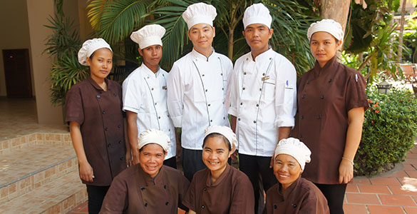 Angkor-Howard-Hotel-Kitchen-Crews